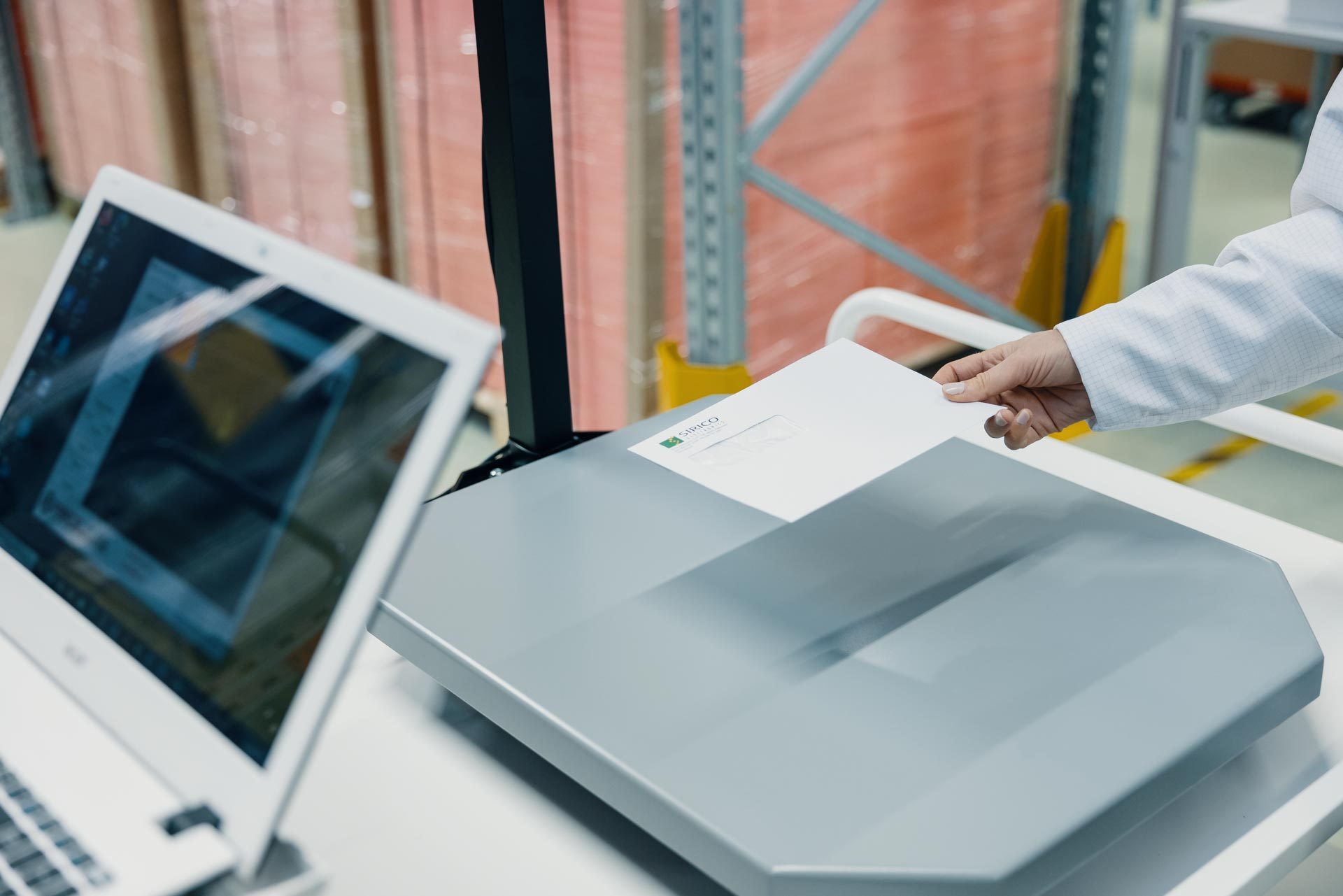 Parcelcube Vision mittaa nopeasti ja tarkasti sekä epäsäännöllisen muotoiset että ohuetkin mittauskohteet.