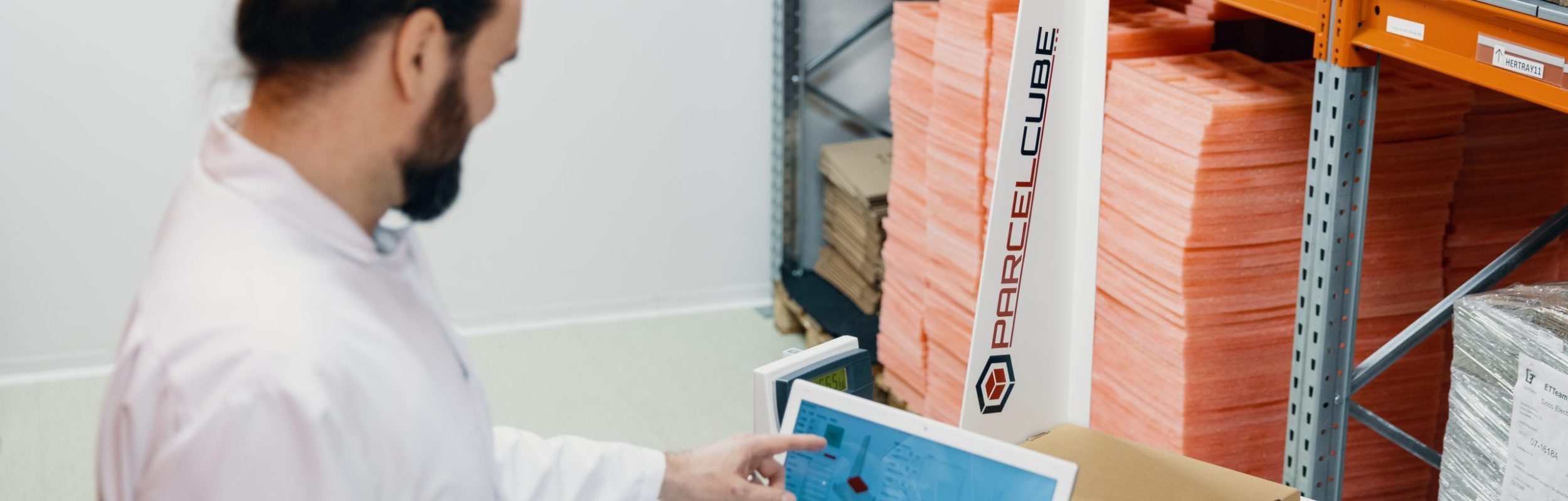 Parcelcube software displaying measurement and weight data of parcels in a user-friendly interface